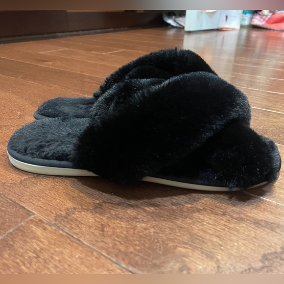 Cross Strap Black Puff Fuzzy Furry Fluffy Slip On Plush Slippers Size 11-12 - Picture 4 of 5